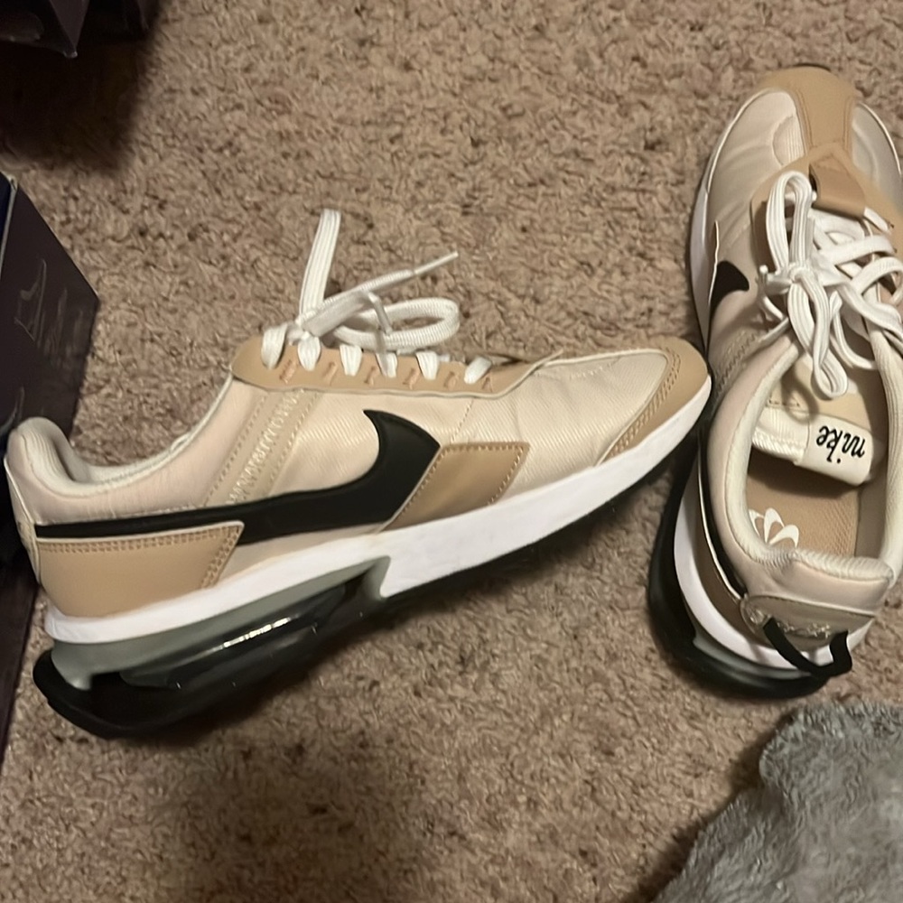 Nike Women’s Air Max Pre-Day in Oatmeal